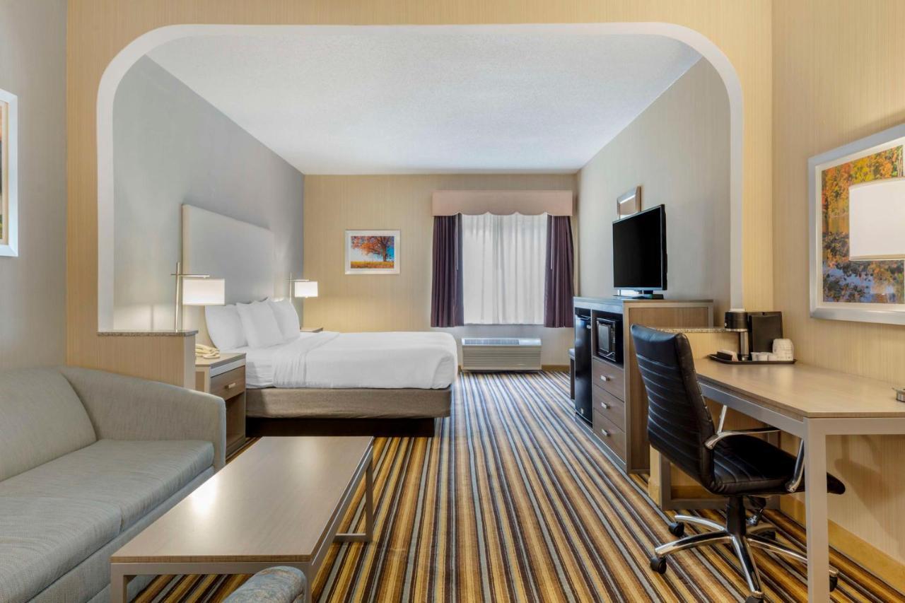 Western New England & Hotel